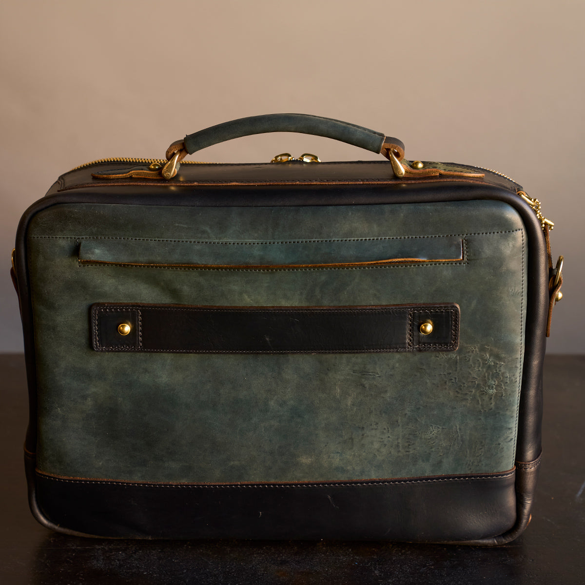 No.541 Chicago Shell Briefcase | Horween® Marbled Black