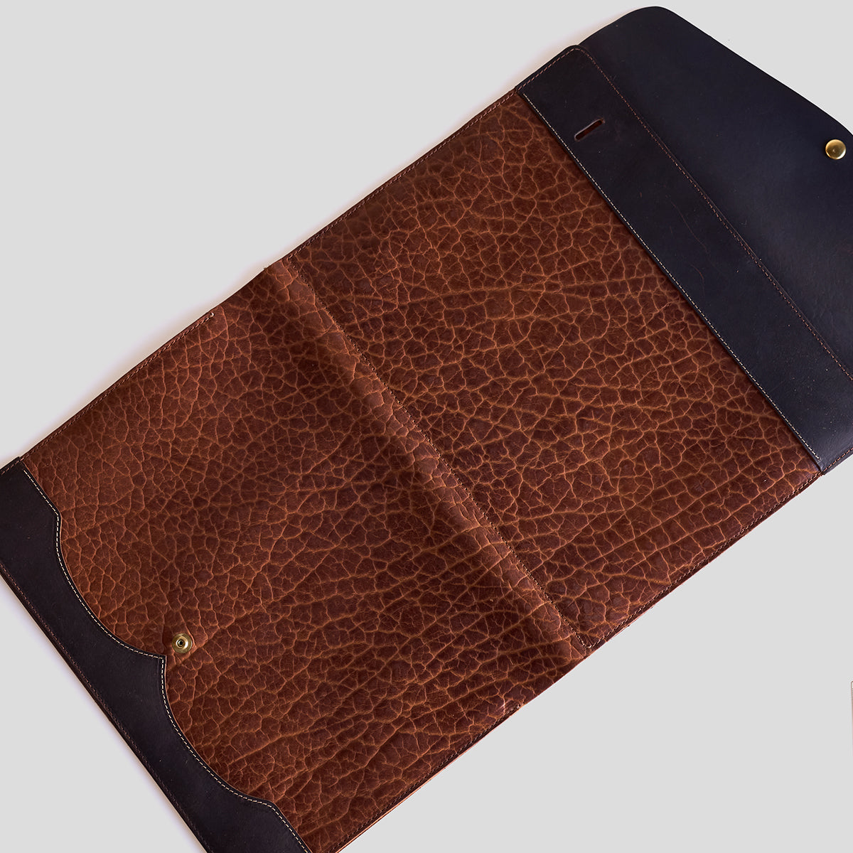 No.814 A4 Portfolio | Shrunken Bison Walnut